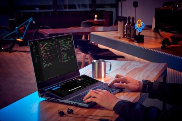 Branchez l'ordinateur ou mettez-le sous tension en premier