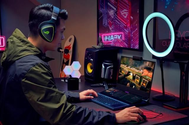 Branchez l'ordinateur ou mettez-le sous tension en premier